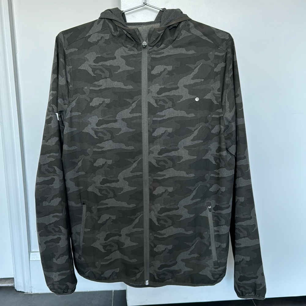 Vuori Men’s Outdoor Trainer Shell Camo Medium